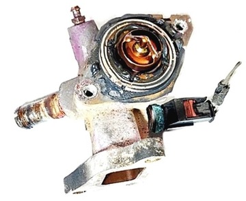 HRDLO POUZDRO TERMOSTATU 2.4 16V VOYAGER CRUISER CARAVAN WRANGLER CHEROKEE