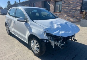 Volkswagen Polo V Hatchback 3d Facelifting 1.0 60KM 2016 Volkswagen Polo 1.0 Benzyna Klimatyzacja Radio Benzyna 60KM, zdjęcie 3