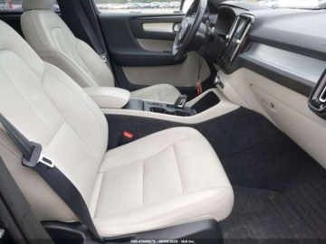 Volvo XC40 Crossover 2.0 T5 247KM 2020 Volvo XC 40 T5 Momentum 2020 2.0l 2.0 Benzyna 248KM, zdjęcie 9