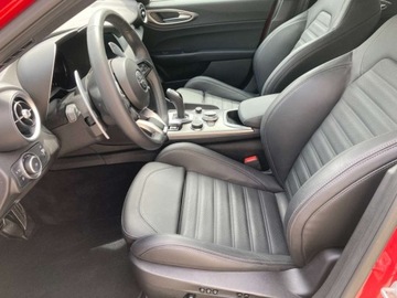 Alfa Romeo Giulia II Sedan Facelifting 2023 2.0 GME Turbo 280KM 2025 ALFA ROMEO Giulia Turbo Veloce Q4 Sedan 2.0 (280KM) 2025, zdjęcie 5