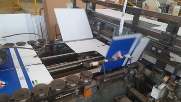 Линейная фальцевально-склеивающая машина Vega 2400 с автоподатчиком