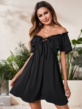Sukienka czarna z odkrytymi ramionami z falbankami