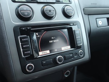 Volkswagen Touran I 2.0 TDI 140KM 2009 VW Touran 2.0 TDI, DSG, 7 miejsc, Navi, Klima, zdjęcie 11