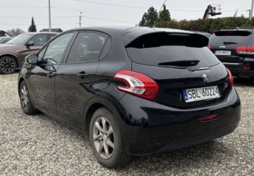 Peugeot 208 I Hatchback 3d 1.6 e-HDI 92KM 2014 Peugeot 208 2014r. 1.6 Diesel 92KM, zdjęcie 3