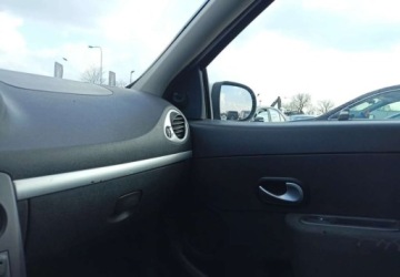 Renault Clio III Hatchback 5d 1.2 i 16V 75KM 2010 Renault Clio Renault Clio 1.1 Benzyna 75KM, zdjęcie 11