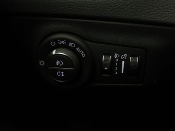 Jeep Compass II SUV 2.0 MJD 140KM 2019 Jeep Compass 2.0 M-Jet Automat Limited 4WD Navi, zdjęcie 35