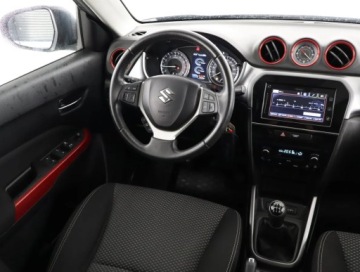 Suzuki Vitara III SUV Facelifting 1.0 BoosterJet 111KM 2019 Suzuki Vitara 1.0 BoosterJet, Salon Polska, zdjęcie 6