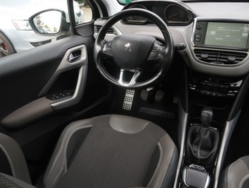 Peugeot 2008 I SUV Facelifting 1.2 PureTech 110KM 2016 Peugeot 2008 1.2 PureTech, Salon Polska, zdjęcie 6