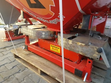 rozsiewacz nawozów 600L sadowniczy Altro