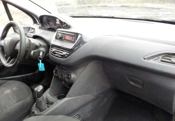 Peugeot 208 I Hatchback 5d Facelifting 1.6 BlueHDi 75KM 2017 Peugeot 208 Diesel Okazja 1.6 Diesel 75KM, zdjęcie 15