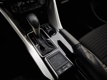 Mitsubishi Eclipse Cross SUV 1.5 T 163KM 2019 Mitsubishi Eclipse Cross 1.5 Benz Zadbany, zdjęcie 18