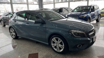 Mercedes Klasa A W176 Hatchback 5d 1.6 180 BlueEFFICIENCY 122KM 2014 Mercedes-Benz Klasa A Niepowtarzalny wyglad oraz stan Automat Ledy MOZLIWA, zdjęcie 13