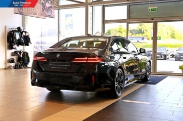 BMW Seria 5 G90-91 Touring 2.0 520d 197KM 2024 BMW Seria 5 520d xDrive SedanFV23System Travel Comfort RailM Pakiet Sport, zdjęcie 18