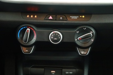 Kia Stonic I Crossover Facelifting 1.0 T-GDI MHEV  120KM 2021 Kia Stonic 1.0 T-GDI MHEV, Salon Polska, zdjęcie 10