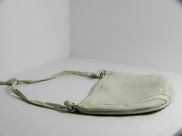 Белая кожаная сумочка, размер А4.