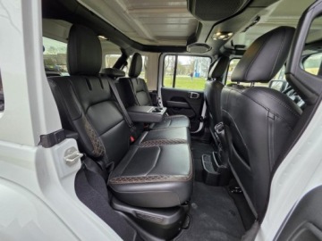 Jeep Wrangler IV Sahara Plug-In Seria 6 2.0 4xe 381KM 2023 JEEP WRANGLER Sahara High Altitude, 2.0l 4xe Plug-in-Hybrid 381KM 17,652km, zdjęcie 33