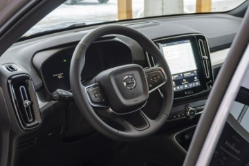 Volvo XC40 Crossover Facelifting 2.0 B3 163KM 2025 Volvo XC 40 Plus Dark B3 Mild Hybrid Benzyna, zdjęcie 12