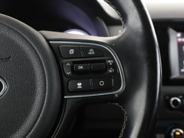 Kia Niro I Crossover 1.6 GDi Hybrid 141KM 2017 Kia Niro HEV automat kamera ACC navi półskóra, zdjęcie 30