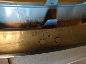 NISSAN QASHQAI J11 LIŠTA VRSTVA CHRÓM MŘÍŽKY PŘEDNÍ ORIG.