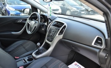 Opel Astra J Sports Tourer 1.4 Turbo ECOTEC 140KM 2012 Opel Astra 1.4 150 JAHRE Benzyna Tempomat Cz. parkowania Klimatyzacja 1.4, zdjęcie 14