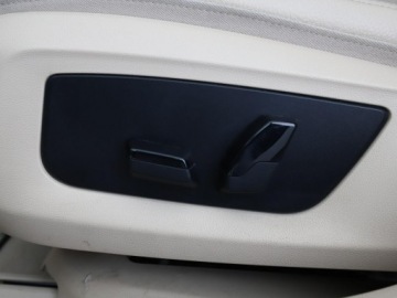 BMW Seria 5 G30-G31 Touring 520d 190KM 2018 BMW 520 4x4 automat pamorama full LED jasne skóry, zdjęcie 39