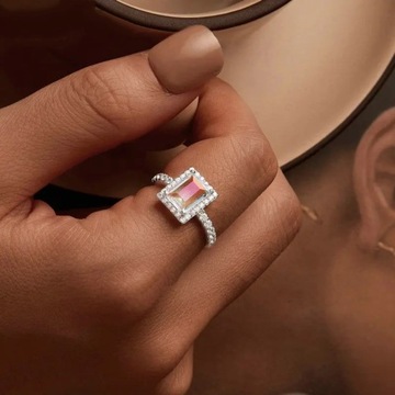 Srebrny elegancki pierścionek Prostokąt różowo perłowy srebro 925