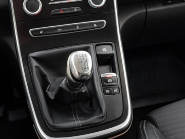 Renault Grand Scenic III 1.6 dCi 130KM 2017 Renault Scenic 1.6 dCi 130KM 7.os Cz.park 2 stref, zdjęcie 16