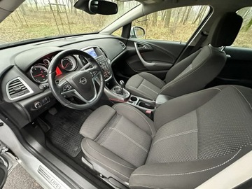 Opel Astra J Sports Tourer Facelifting 2.0 CDTI ECOTEC 165KM 2013 Opel Astra Sport Tourer 2.0 CDTI 165 KM 2013r. Xen, zdjęcie 18