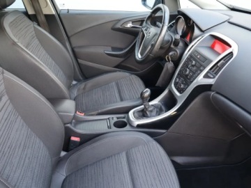 Opel Astra J Sports Tourer Facelifting 1.4 Turbo ECOTEC 140KM 2014 Opel Astra 1.4 T, Klima, Klimatronic, Tempomat, zdjęcie 8