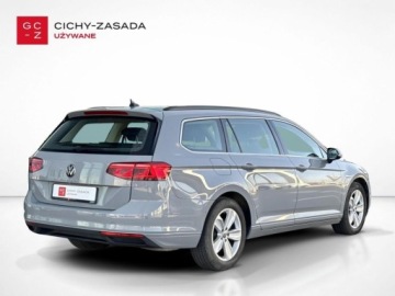 Volkswagen Passat B8 Variant Facelifting 2.0 TSI 190KM 2022 Volkswagen Passat SalonPL 2.0 TSI 190KM DSG Business NaviMatrixKeyLessKame, zdjęcie 4