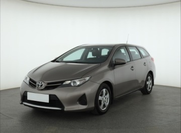 Toyota Auris II Touring Sports Facelifting 1.4 D-4D 90KM 2015 Toyota Auris 1.4 D-4D, Salon Polska, VAT 23%, zdjęcie 1