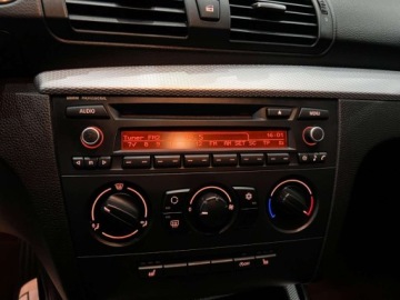 BMW Seria 1 F20-F21 2011 BMW Seria 1 2.0 benzyna M- PAKIET Bardzo ladny stan MOZLIWA ZAMIANA 2.0, zdjęcie 28