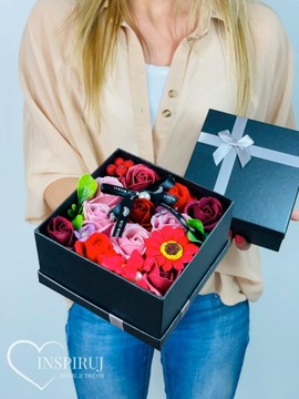FLOWERBOX Z KWIATAMI MYDLANYMI PREZENT UPOMINEK WIECZNE RÓŻE MYDLANE KWIATY