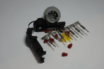 KOMPLETNE ZŁĄCZE GNIAZDO 7-PIN MĘSKIE 01008