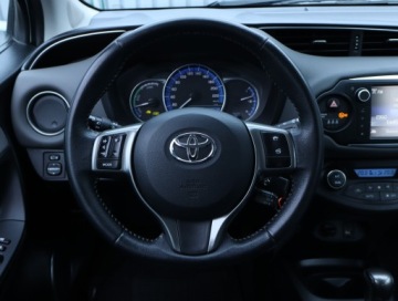 Toyota Yaris III Hatchback 5d Facelifting Hybrid 100KM 2014 Toyota Yaris 1.5 Hybrid, Automat, Klima, zdjęcie 19