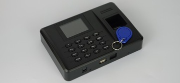 REJESTRATOR GODZIN WEJŚĆ WYJŚĆ + 15 SZTUK ZAKODOWANYCH BRELOKÓW RFID 125kHz