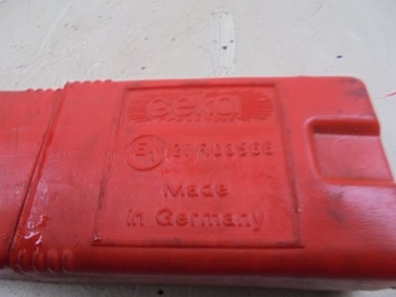 ПРЕДУПРЕЖДАЮЩИЙ ТРЕУГОЛЬНИК 8D9860251B AUDI VW SKODA