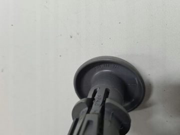VW T5 DRŽÁKY UZAMČENÍ PODHLAVNÍKU SEDADLA ŠEDÁ 7H0881920