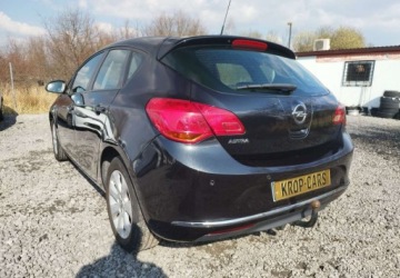 Opel Astra J GTC 1.4 100KM 2014 Opel Astra Opel Astra j 1.4 16v klima pds stan bdb gwarncja przebiegu 1.4, zdjęcie 3
