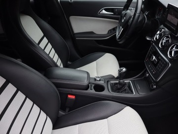 Mercedes Klasa A W176 Hatchback 5d 1.6 180 BlueEFFICIENCY 122KM 2012 Mercedes A A 180, Skóra, Navi, Xenon, Bi-Xenon, zdjęcie 8