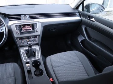Volkswagen Passat B8 Variant 1.6 TDI BlueMotion SCR 120KM 2016 VW Passat 1.6 TDI, Salon Polska, Klima, zdjęcie 7