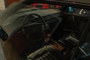 Mercedes W124 Coupe 3.0 180KM 1988 Mercedes-Benz 300 CE Coupe – Klasyka w najlepszym wydaniu | 1988 | 3.0, zdjęcie 11