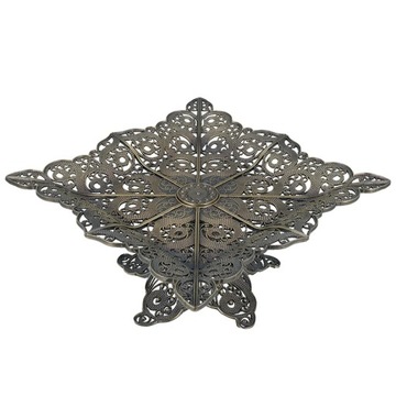 Patera na nodze metalowa dekoracyjna w stylu retro ażurowa