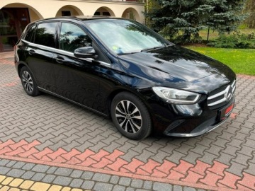 Mercedes Klasa B W247 2020 Mercedes B 180 Automat Elektryczna klapa FV23%