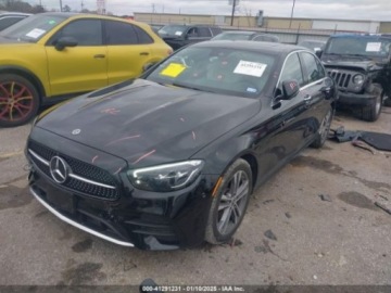 Mercedes Klasa E W213 2022 Mercedes-Benz Klasa E 2022r., 2.0L 2.0 Benzyna 255KM, zdjęcie 1