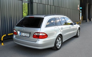 Mercedes Klasa E W211 Kombi S211 3.5 4Matic 272KM 2005 Mercedes-Benz Klasa E 3,5 (272KM) 4-Matic 3.5 Benzyna 272KM, zdjęcie 3