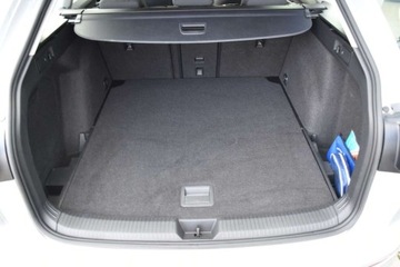 Volkswagen Golf VIII Variant 1.5 TSI 130KM 2022 Volkswagen Golf Variant SalonPL TSI 130KM Variant Life ACC LaneAssist Czuj, zdjęcie 37