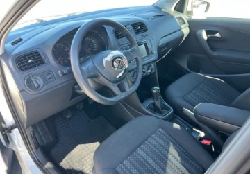 Volkswagen Polo V Hatchback 3d Facelifting 1.0 60KM 2016 Volkswagen Polo 1.0 Benzyna Klimatyzacja Radio Benzyna 60KM, zdjęcie 5