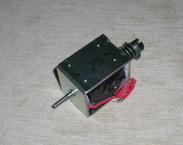 Elektromagnes Pchająco Ciągnący 24V sprężyna blokada