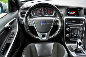 Volvo V60 I Kombi Facelifting 2.0 D3 DRIVE-E 150KM 2017 Volvo V60 D3 2.0 150KM R-Desing Xenon Led Navi, zdjęcie 5